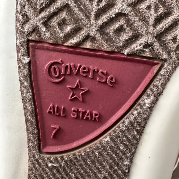 🛍️ Converse white and Red striped Size 7 great condition clean - Picture 7 of 9